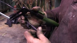 обзор на клещи для самозажимных хомутов с гибким захватом Дело Техники 821021