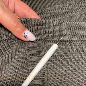 Машинное вязание.
Вяжем пояс брюк на двух фантурах.