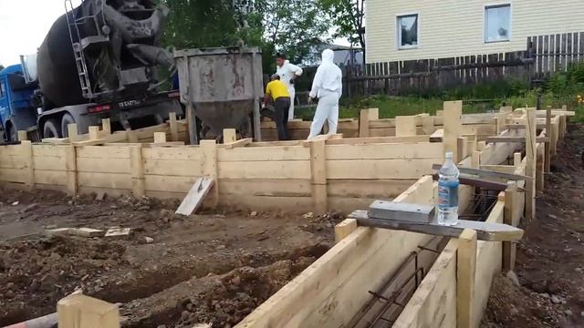Залив фундамента.ООО "ДомСтрой-Л"