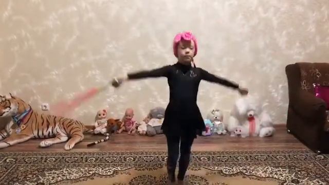 Rhythmic gymnastics for children with Riana. Гимнастика со скакалкой. Танец для маленьких детей.