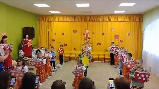 Праздник Осени! Танец: "Самовар" #праздникосени#детскийсад#мыпедагоги#досуг смотреть онлайн