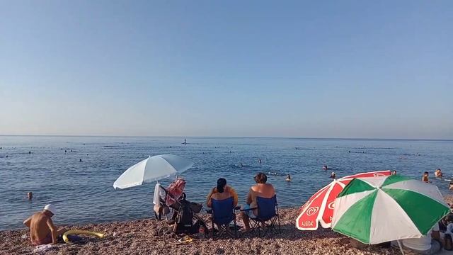 Туристы прибывают! Море и погода шикарные.  Анталия. Пляж Коньяалты. Турция 2022.