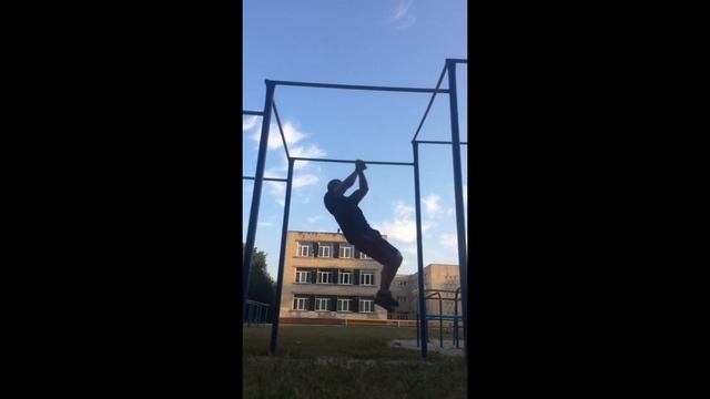 Из тренировки,учусь подтягиваться на одной руке, почти 8) прошло 7 месяцев с преведущей потыки смотреть онлайн