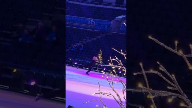 Евгений Плющенко 30.12.22 выступил в сказке Снегурочка после высокой температуры смотреть онлайн