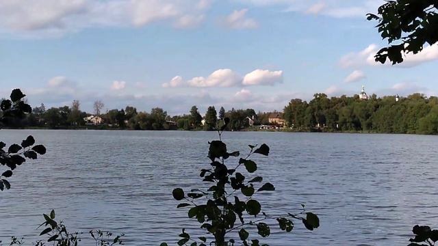 Интересное место в Заозерье Данилище озеро на берегу стоит Храм