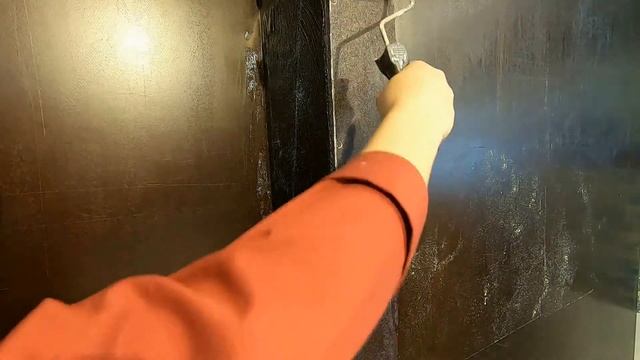Как правильно оклеить стеклообоями внешний угол, если полотна не хватает на загиб?