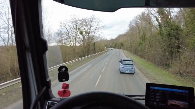 Французский электрический  автомобиль для которого не нужны Права
