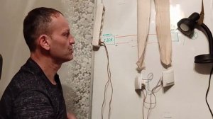 Как подключить хитрый проходной выключатель - для освещения ступеней лестницы в доме, своими руками