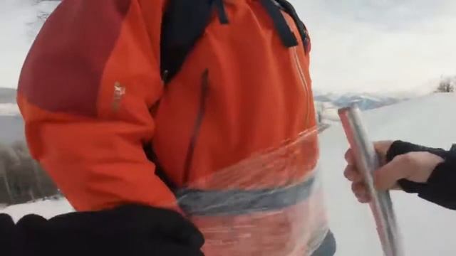 Обмотали инструктора по горным лыжам в 100 СЛОЕВ пищевой пленки и сбросили с трамплина смотреть онлайн