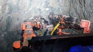 Бурение  шпуров , подземные работы в шахте