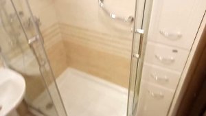 душевая кабина в маленькой ванной 1.7х1.7м