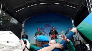 Голубые береты - Набекрень береты голубого цвета...