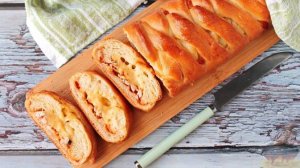 ДРОЖЖЕВОЙ ПИРОГ С КУРИЦЕЙ И СЫРОМ