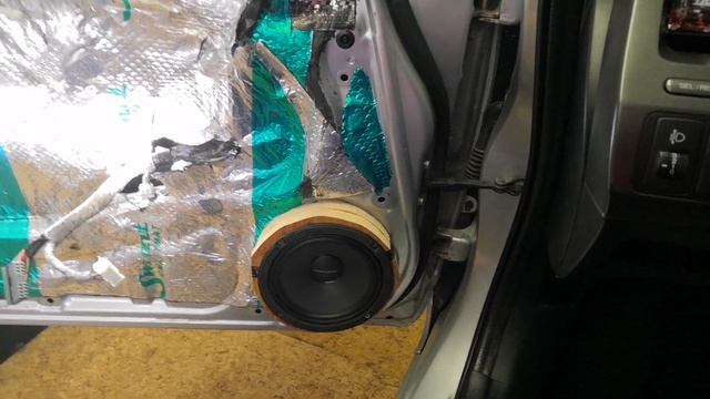 Установка динамиков, твитеров, укладка проводов Honda Civic 4d.... смотреть онлайн