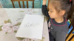 Учимся рисовать девочку! София покажет как нарисовать красивую девочку. С комментариями!