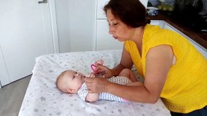 Мама сама. Положение головы и ручек ребёнка к 3 месяцам.