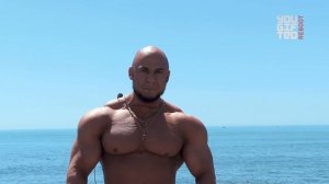 Как прокачать дельты резинкой // Руслан  Халецкий - эффективные тренировки в любом месте