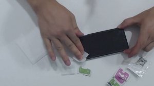 Как приклеить защитное стекло на телефон с жидкостью.