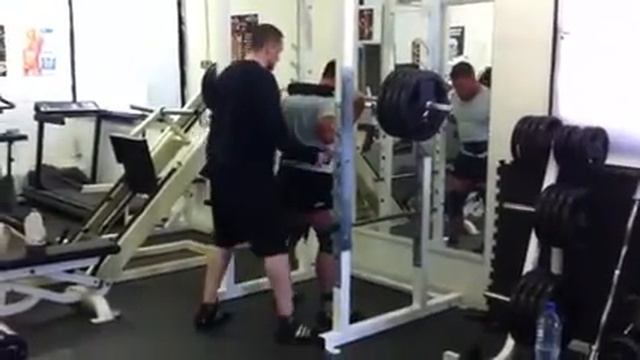 Gavin Gibson 180kg squat for 15reps смотреть онлайн
