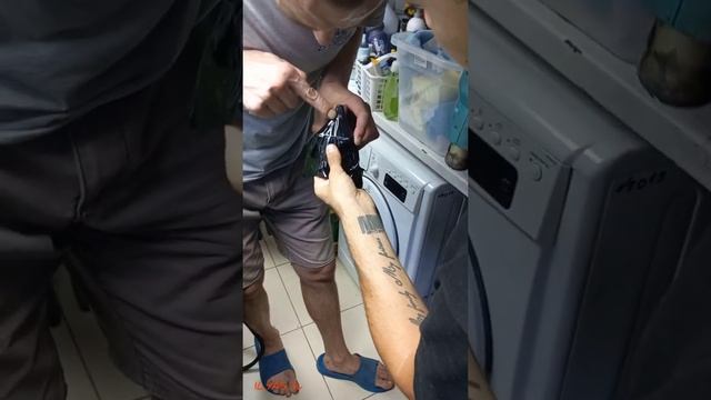 MAZDA 3 BK , ставим плавник антенна,обтянули пленкой в черный глянец смотреть онлайн