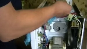 Искрит микроволновка. Как отремонтировать своими руками. / The microwave oven is sparking