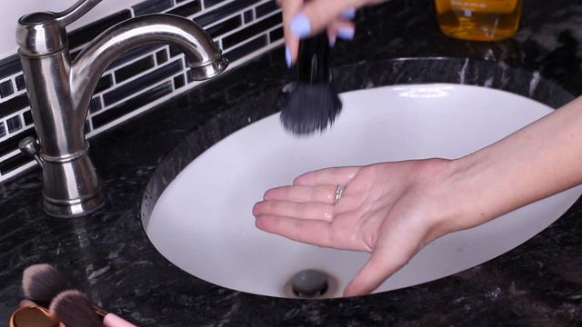 🖌 How To Wash Makeup Brushes With Baby Shampoo | Makeup 101 смотреть онлайн