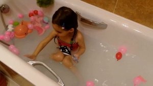 Ванна с шарами, купаемся. *** Bath ball, swimming.