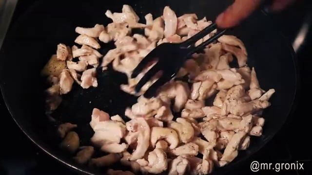 ?ФЕТУЧИНИ С КУРИЦЕЙ И ГРИБАМИ?⠀простой  и быстрый рецепт , с  которым справится даже ребенок.