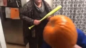 ТЫКВА ЗАСТРЯЛА НА ГОЛОВЕ