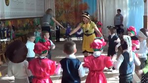 Осенний хоровод в детском садике (средняя группа)