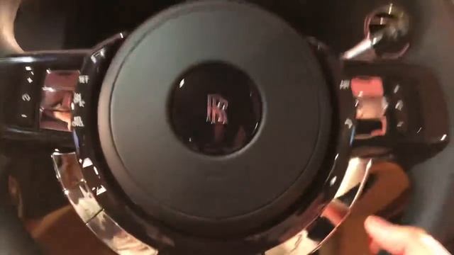 ОБЗОР ПЕРВЫЙ ROLLS ROYCE CULLINAN 2018 В РОССИИ смотреть онлайн