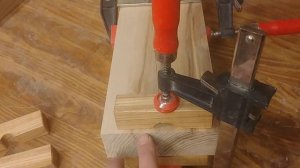 Приспособления для выравнивания делянок щита при склейке