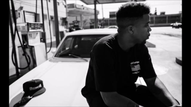 Azizi Gibson- Crown Violet смотреть онлайн