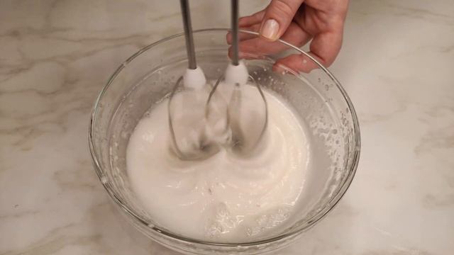 Глазурь для кулича с желатином. Без яичных белков. Приготовить смогут Все.