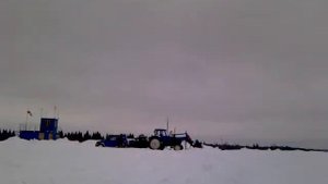 Jimny вытаскивает трактор