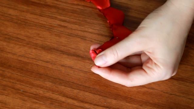 Как сделать ободок из цветов / Розы из атласной ленты / how to make a bezel of flowers смотреть онлайн