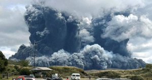 Вулкан Асо выбросил столб пепла на высоту нескольких километров
#Japan #Aso #eruption