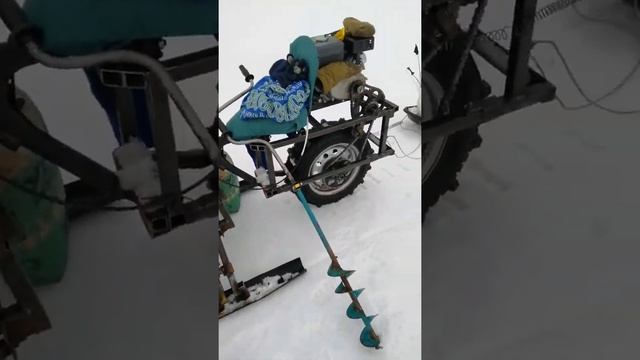 снегокат на рыбалке, жарим купаты прямо на нем))) смотреть онлайн