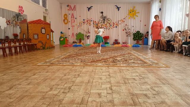 Зеленкова Полина - Песня про папу в мамин день