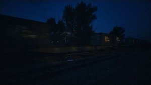 VID_20240523_205214.mp4. 2ТЭ25Км - 0102 с поездом контейнеровозом.