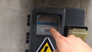 установил самодельный багажник на электромобиль рено кенго