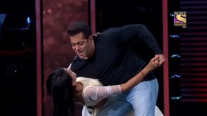 Salman Khan ने Perform किया उनके Fan के साथ  | Super Dancer | Best Moments