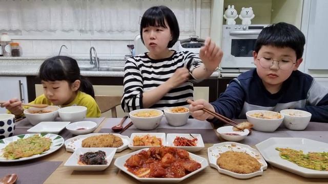 [집밥먹방] ? 맛있는 순두부찌개와  감자조림 밥도둑 발견 !!  엄마표집밥  가족먹방 MUKBANG  Korean Home Made Foods Eating Show