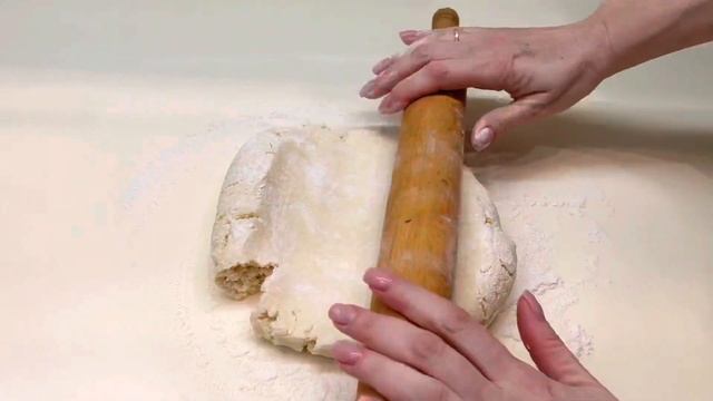 Ну ооочень вкусные творожные рогалики ! Из самых простых продуктов, а вкус просто бомбический!