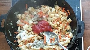 Вы полюбите это блюдо! Перловка с курицей на сковороде.