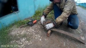 Самодельный колун необычный.