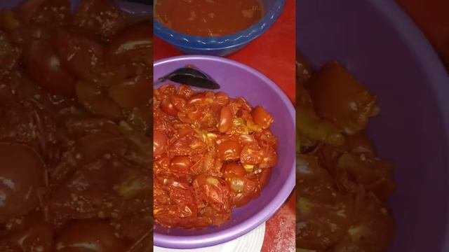 Томатная паста, ну очень быстро.