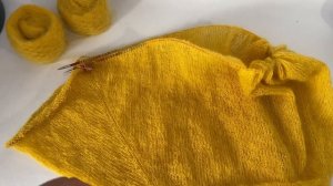 Желтый пуловер спицами оверсайз. Паутинка из мохера.  Пуловер реглан сверху