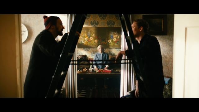 100 вещей и ничего лишнего — Русский трейлер (2019) смотреть онлайн