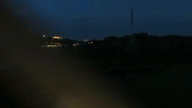 Вид из окна поезда - Вечерняя Уфа. Пересечение реки Белой. (г. Уфа, Башкортостан) смотреть онлайн